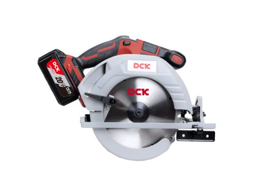 DCK Akkus körfűrész 185 mm szénkefe nélküli 20 V (1 x 4,0 Ah akku + töltő)