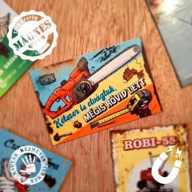   Retro hűtőmágnes - Kétszer is elvágtuk, mégis rövid lett - piros - 6x9 cm